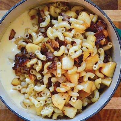 Apple and bacon macaroni and cheese