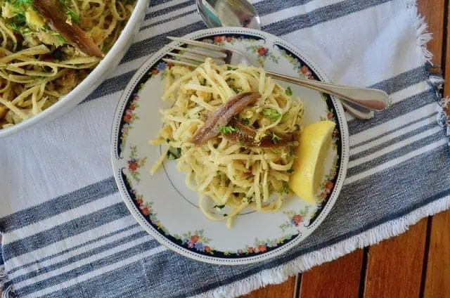 Linguine with breadcrumbs, parsley, lemon and anchovies