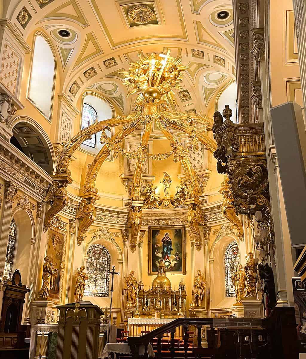 Interior of the Notre-Dame Bsilica