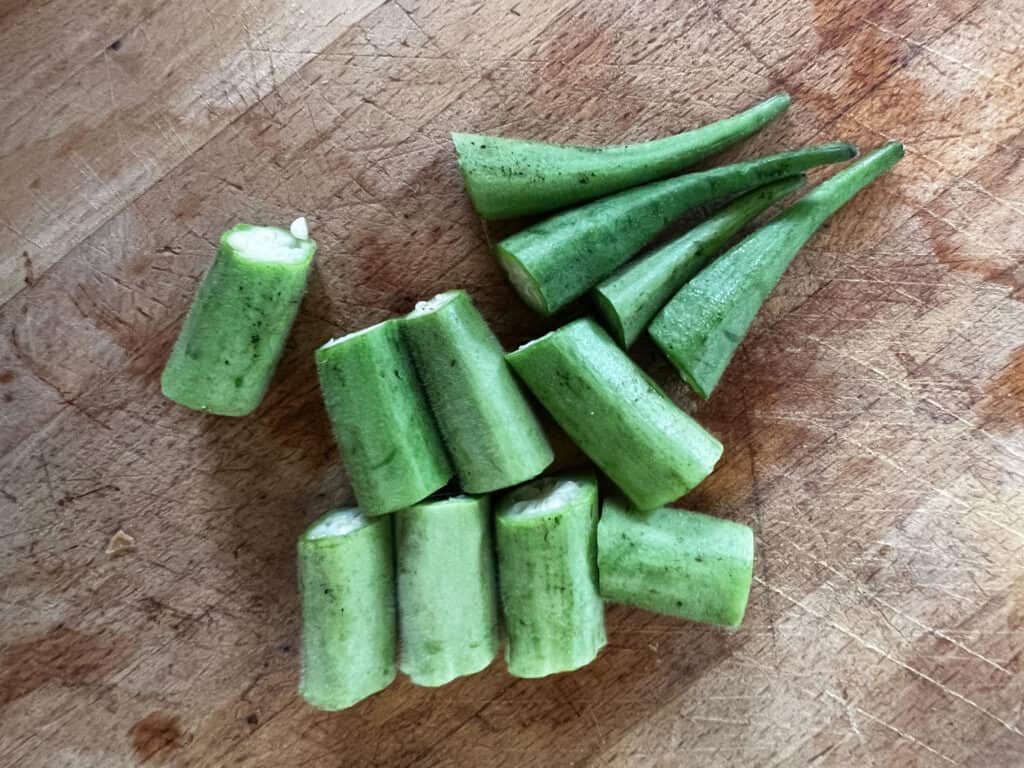 Cut okra into pieces